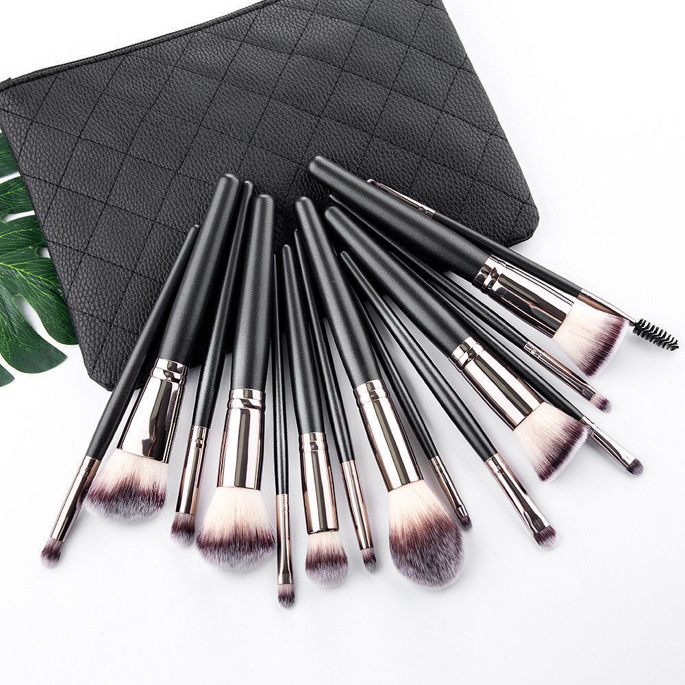INSIST PRO USE BRUSH SET ブラック Купить Профессиональный набор кистей для макияжа в черной сумочке